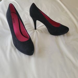 Black velvet m.p.s. pumps